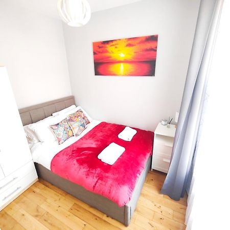 Modern Central Brighton Patio Flat - Free Parking! 외부 사진